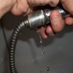 débarrasser d’une fuite d’eau de douche