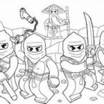 Image d'un personnage Ninjago en action, prêt pour le coloriage en ligne