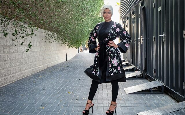 Les tendances actuelles en matière de couleurs et motifs pour les abayas